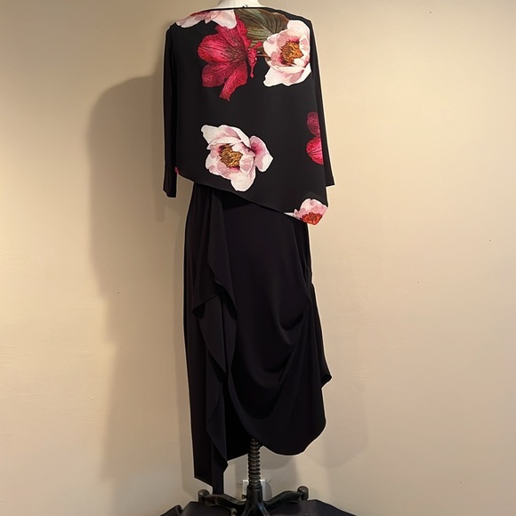 Artful Asymmetric Popper Topper Makes Black Garments Come to Life - Picture 2 of 6